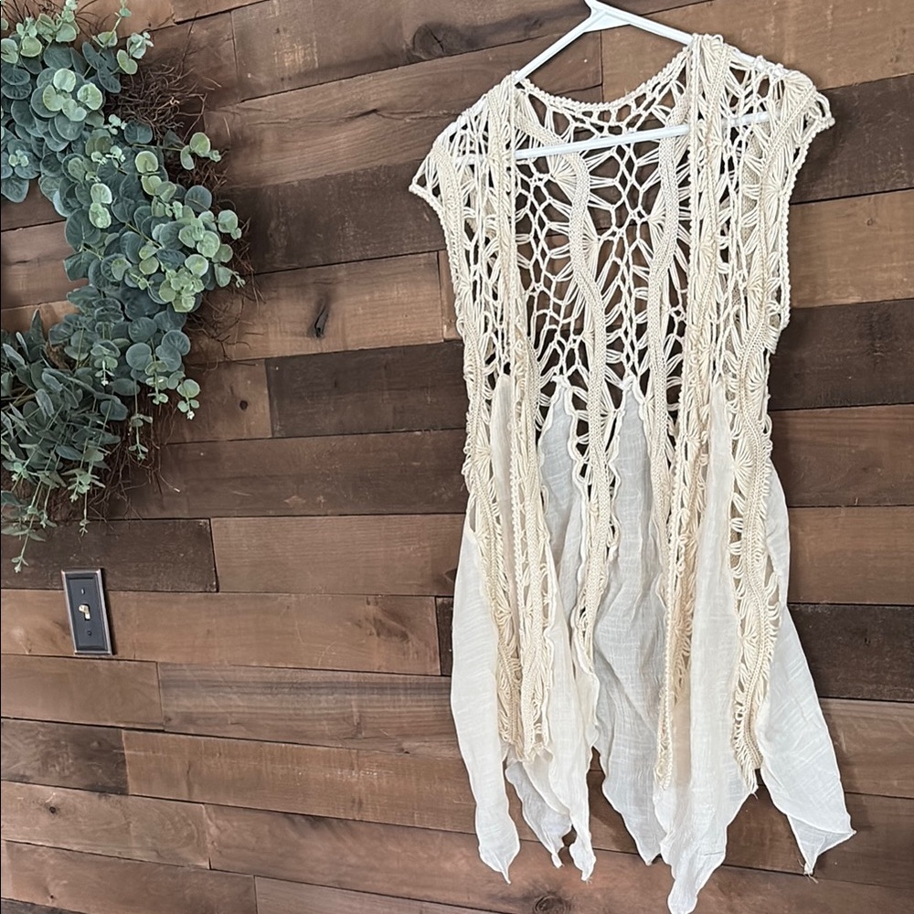Cream sleeveless vest